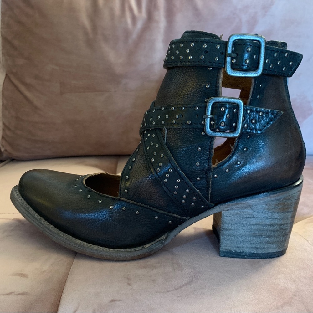 NWB Freebird Saphire Boots 8, Black